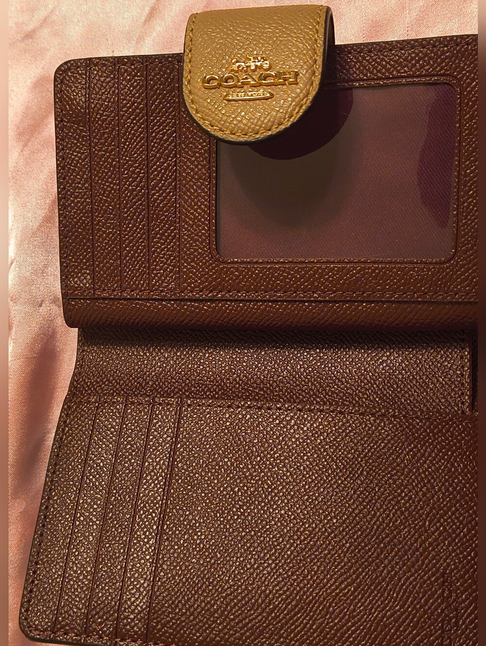 Coach NWOT Medium Corner Zip Wallet - Taupe Crossgrain Leather - Picture 4 of 6